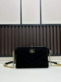 Picture of Valentino Handbags _SKUfw221784320fw